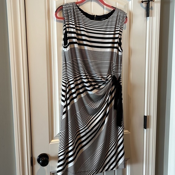 BLACK and white striped dress gathered slimming ruched flattering size 16 - Picture 3 of 12